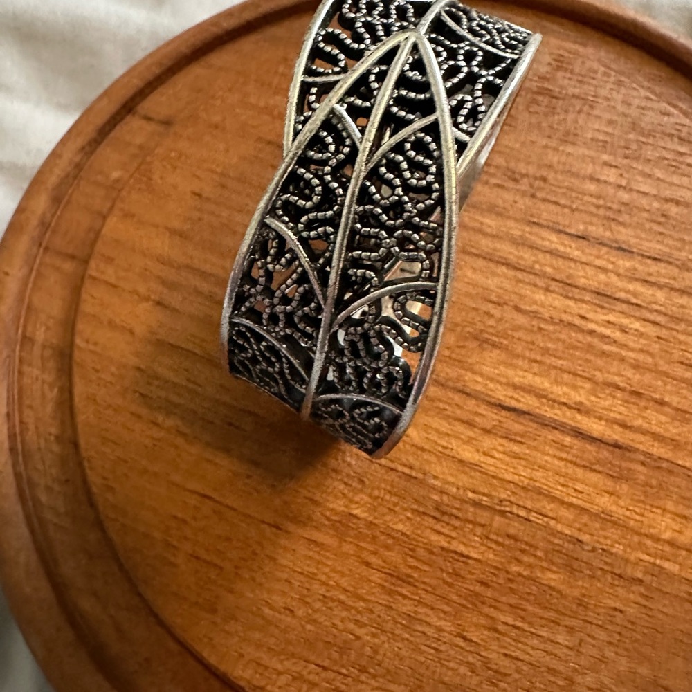 Chunky Leaf Silver Cuff Bracelet - image 3